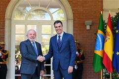 El presidente del Gobierno, Pedro Sánchez, recibe en La Moncloa al presidente de Brasil, Lula da Silva