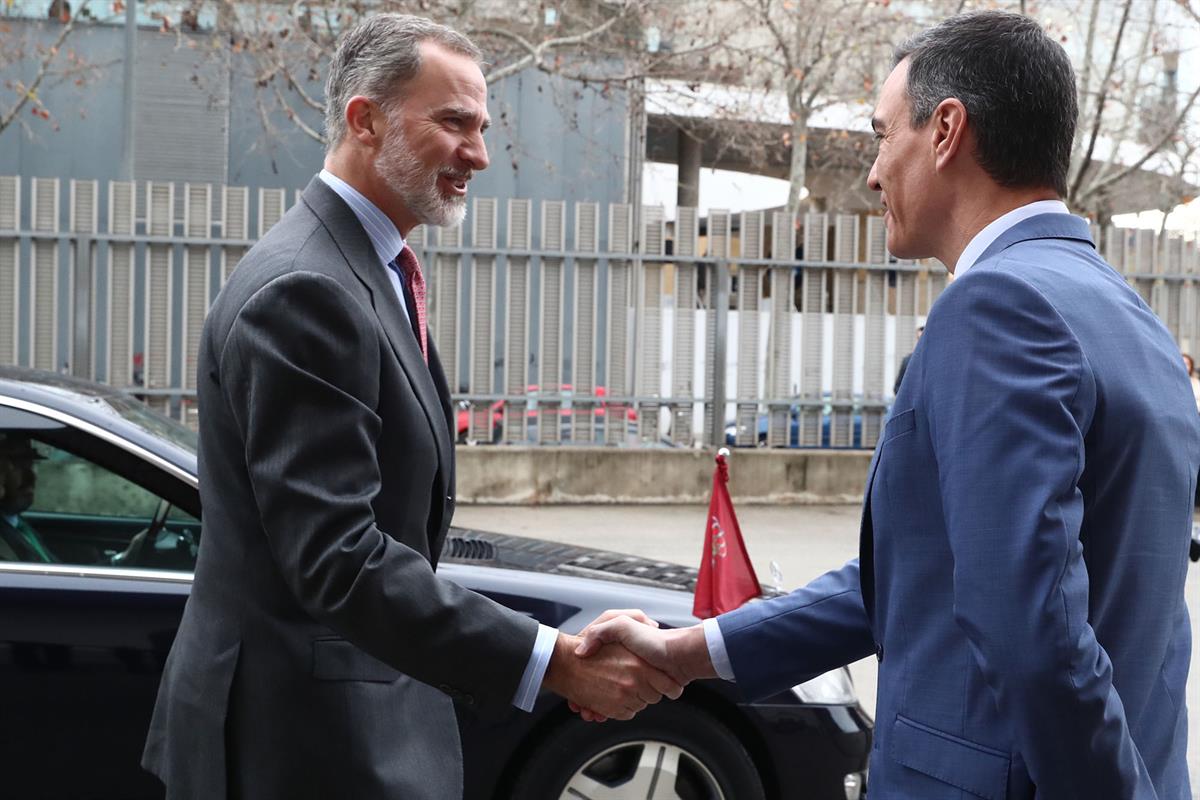 27/02/2023. Pedro Sánchez asiste al 'GSMA Mobile World Congress Barcelona 2023'. El presidente del Gobierno, Pedro Sánchez, recibe al Rey Fe...