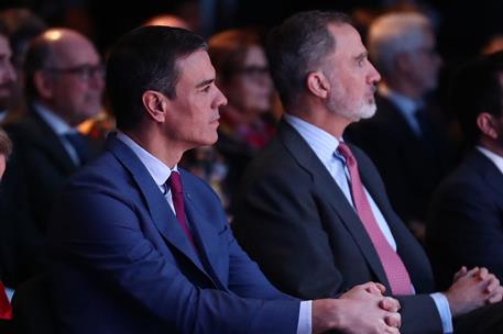 27/02/2023. Pedro Sánchez asiste al 'GSMA Mobile World Congress Barcelona 2023'. El presidente del Gobierno, Pedro Sánchez, junto al Rey Fel...