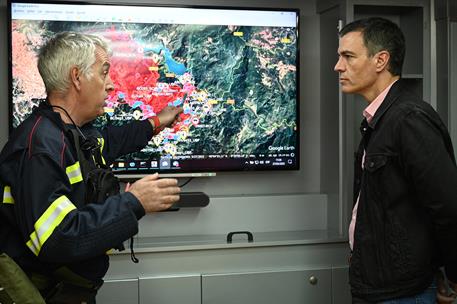 27/03/2023. Pedro Sánchez visita el Puesto de Mando Avanzado del incendio de Barracas (Castellón). El presidente del Gobierno, Pedro Sánchez...