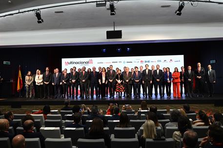 28/11/2023. Pedro S&#225;nchez clausura el Congreso 10&#186; Aniversario Multinacionales con Espa&#241;a. Fotograf&#237;a de familia de la clausura del Congreso...