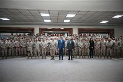 El presidente del Gobierno junto a los militares españoles en misión de paz en Irak