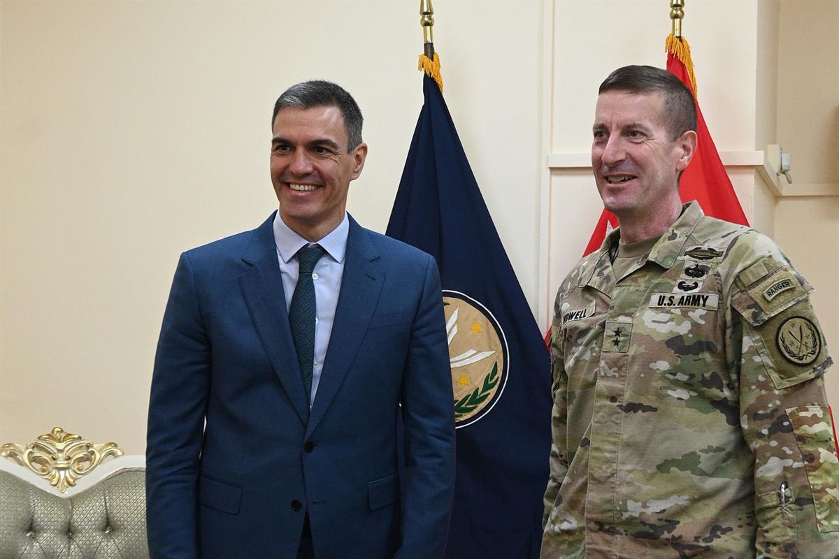 28/12/2023. Pedro Sánchez visita la República de Irak. El presidente del Gobierno, Pedro Sánchez, junto al jefe de la misión de la ONU en Ir...