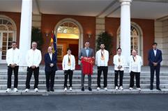 29/08/2023. Pedro Sánchez recibe a los campeones del mundo de atletismo en La Moncloa. El presidente del Gobierno recibe en La Moncloa a los...