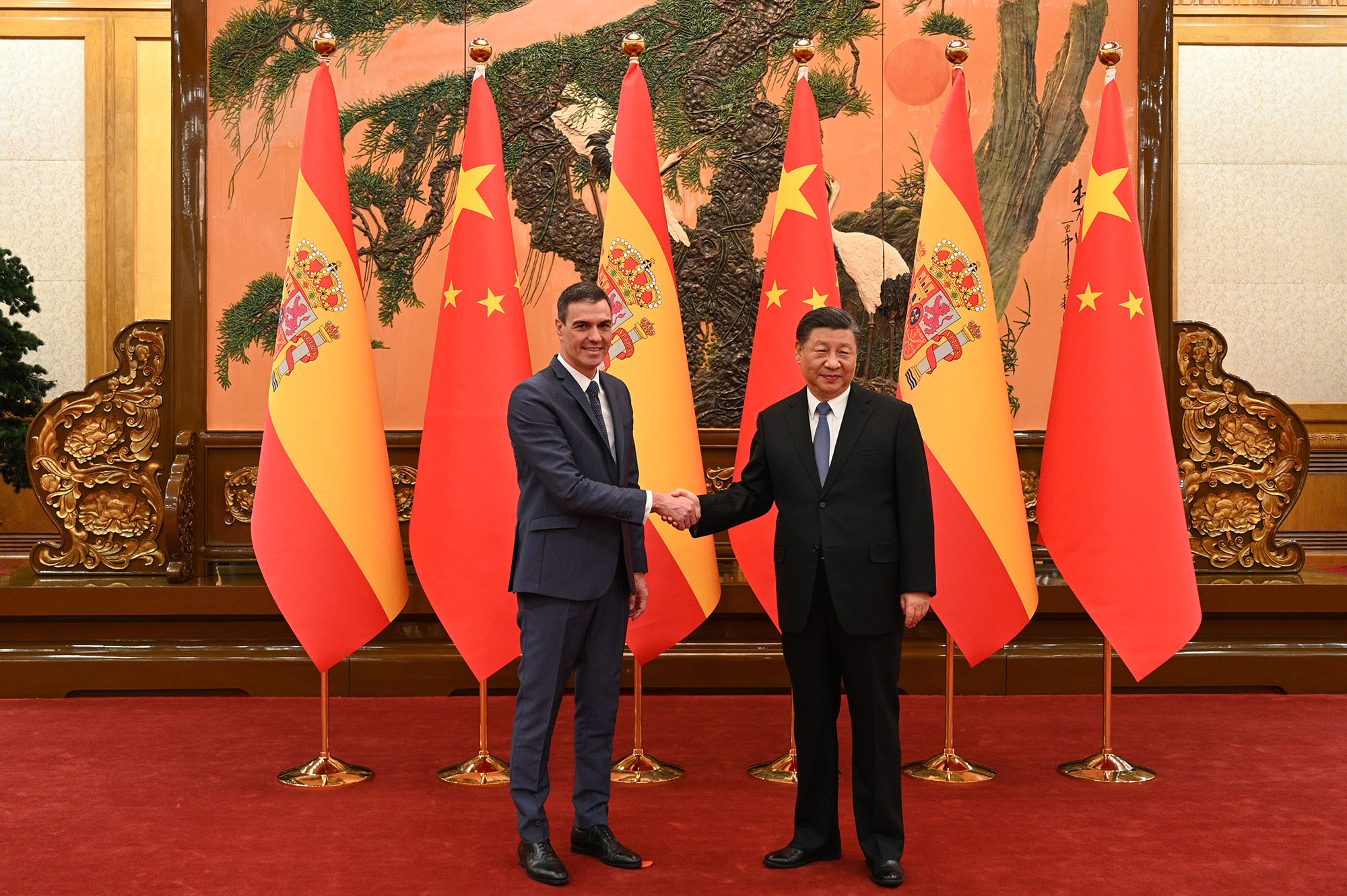El presidente del Gobierno es recibido por Xi Jingping