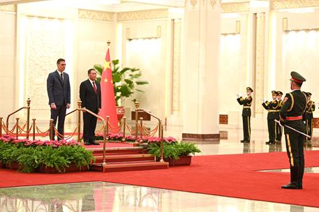 31/03/2023. Viaje del presidente a China: Pekín. Recepción oficial con honores al presidente Pedro Sánchez, acompañado por el primer ministr...