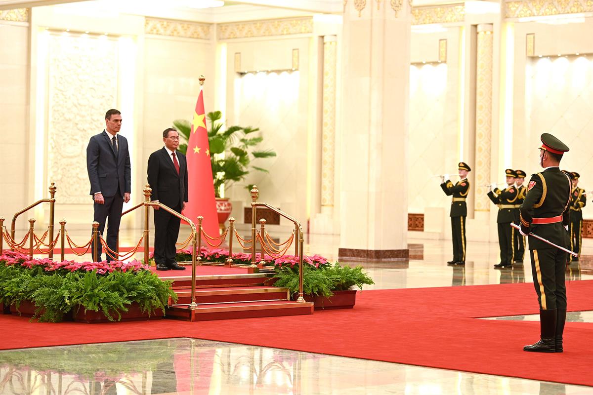 31/03/2023. Viaje del presidente a China: Pekín. Recepción oficial con honores al presidente Pedro Sánchez, acompañado por el primer ministr...