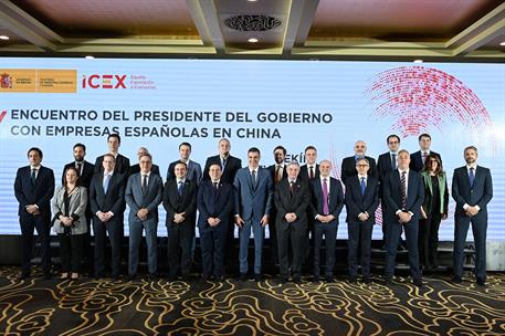 31/03/2023. Viaje del presidente a China: Pekín. El presidente del Gobierno, Pedro Sánchez, con un grupo de empresarios españoles afincados ...