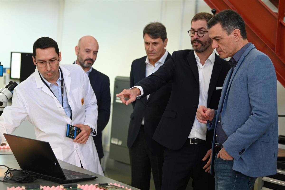 12/02/2023. Pedro Sánchez visia las instalaciones de la empresa Clue Technologies, en Málaga