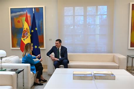 1/03/2024. Pedro Sánchez recibe a la presidenta del Parlamento Europeo, Roberta Metsola.. El presidente del Gobierno,Pedro Sánchez, en la re...