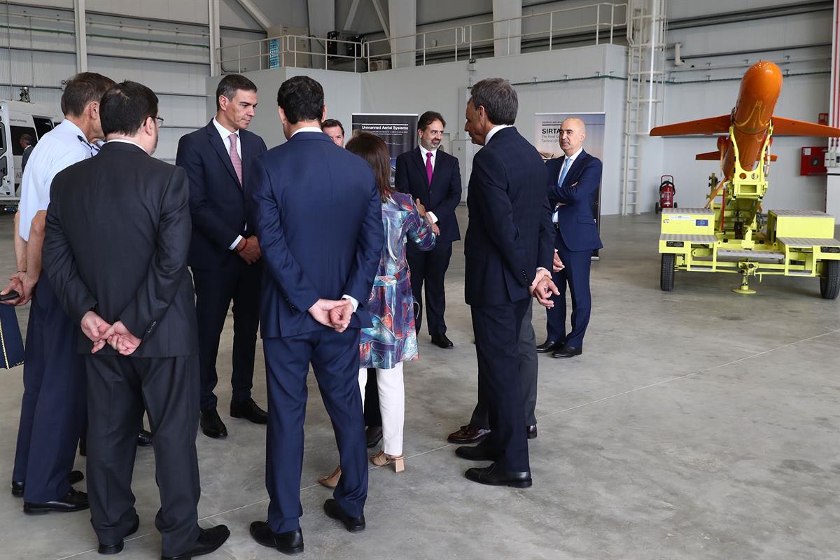 1/10/2024. Pedro Sánchez visits the facilities of the Unmanned Aerial Systems Test Centre (CEUS). Pedro Sánchez visits the exhibition of unm...
