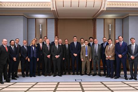 2/04/2024. Viaje oficial de Pedro S&#225;nchez a Arabia Saud&#237;. Foto de familia del encuentro del presidente del Gobierno, Pedro S&#225;nchez, con empr...