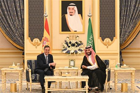 2/04/2024. Viaje oficial de Pedro S&#225;nchez a Arabia Saud&#237;. El presidente del Gobierno, Pedro S&#225;nchez, durante su encuentro con el pr&#237;ncipe he...