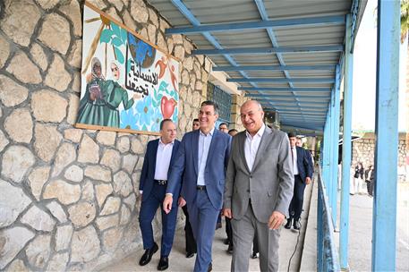 2/04/2024. Viaje oficial de Pedro Sánchez a Jordania. El presidente del Gobierno, Pedro Sánchez, visita el campo de refugiados palestinos de UNWRA.