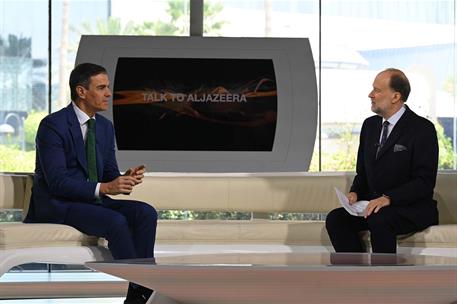 3/04/2024. Viaje oficial de Pedro S&#225;nchez a Catar. El presidente del Gobierno, Pedro S&#225;nchez, es entrevistado en el canal de televisi&#243;n Al Jazeera.