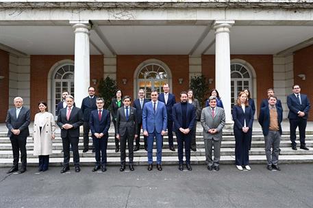 Imagen del artículo Pedro Sánchez reúne a las principales empresas del sector digital y les pide su compromiso en la aplicación de medidas de protección a los menores en Internet