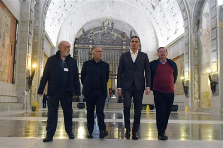 4/04/2024. Pedro Sánchez visita el Valle de Cuelgamuros. El presidente del Gobierno, Pedro Sánchez, acompañado del ministro de Política Terr...