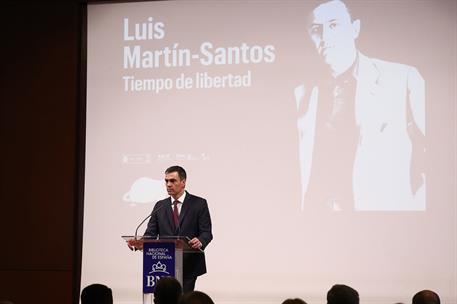 4/04/2024. Pedro S&#225;nchez inaugura la exposici&#243;n sobre Luis Mart&#237;n-Santos. El presidente del Gobierno, Pedro S&#225;nchez, durante su intervenci&#243;n...