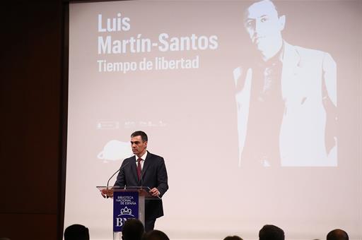El presidente del Gobierno en la inauguración de la exposición sobre Luis Martín-Santos
