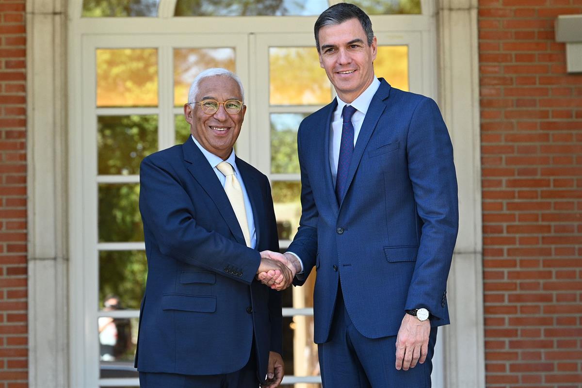 4/07/2024. Pedro Sánchez recibe al presidente electo del Consejo Europeo, António Costa. El presidente del Gobierno, Pedro Sánchez saluda al...