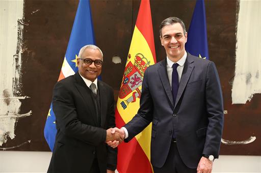 5/04/2024. Pedro Sánchez meets with the president of Cape Verde. The President of the Government of Spain, Pedro Sánchez, greets the Preside...