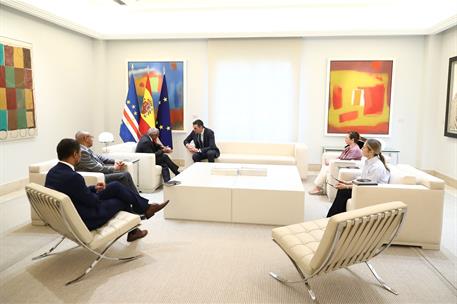 Image 3 of article Pedro Sánchez recibe al presidente de Cabo Verde, José María Neves