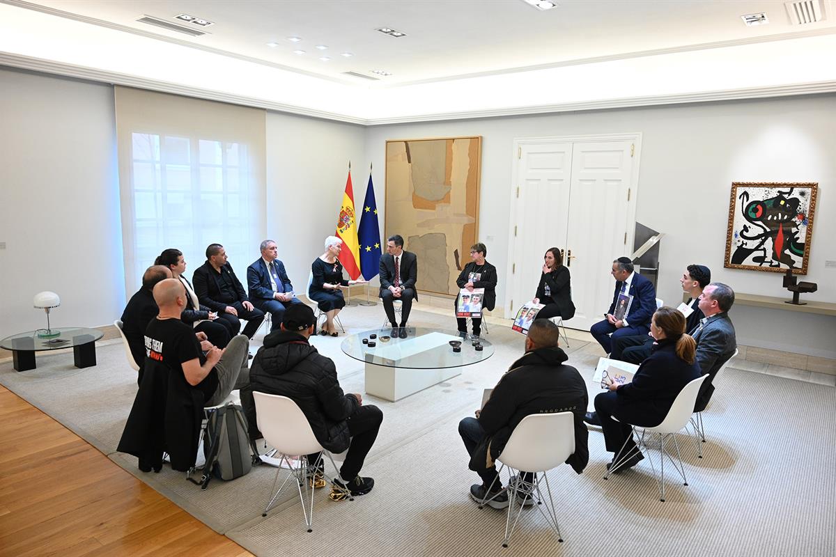 6/02/2024. Sánchez mantiene un encuentro con familiares de rehenes israelíes secuestrados por Hamás en Gaza. El presidente del Gobierno, Ped...