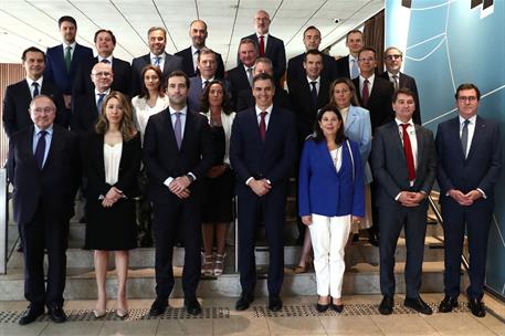 6/03/2024. Viaje del presidente del Gobierno a Brasil. Foto de familia del presidente del Gobierno, Pedro S&#225;nchez, con la delegaci&#243;n empresa...