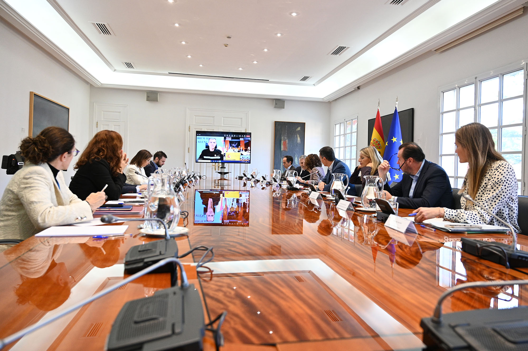 6/11/2024. Pedro Sánchez preside la reunión del Comité de crisis para el seguimiento de los efectos de la DANA. El presidente del Gobierno, ...
