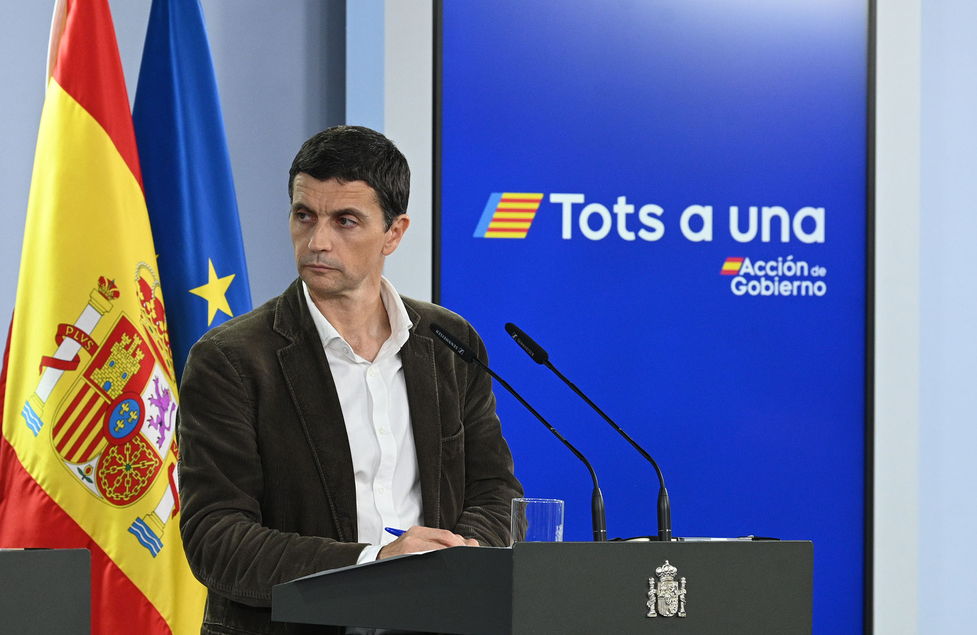 6/11/2024. Pedro Sánchez preside la reunión del Comité de crisis para el seguimiento de los efectos de la DANA. El secretario de Estado de l...