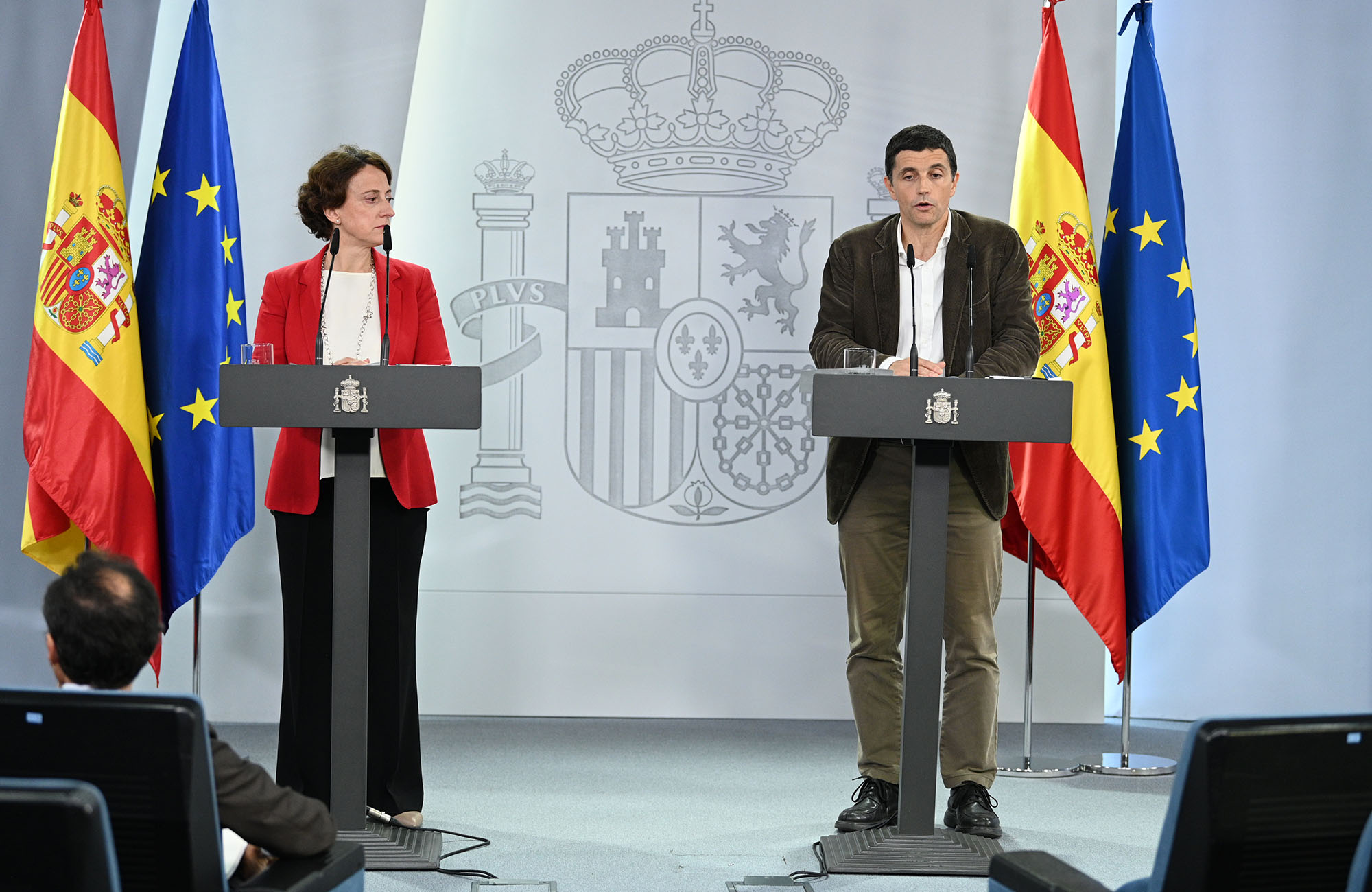 6/11/2024. Pedro Sánchez preside la reunión del Comité de crisis para el seguimiento de los efectos de la DANA. La directora del Departament...