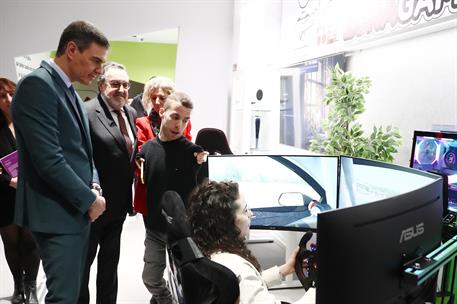 8/01/2024. Pedro S&#225;nchez visita al aula de formaci&#243;n tecnol&#243;gica de CERMI Mujeres. El presidente del Gobierno, Pedro S&#225;nchez, durante su vis...