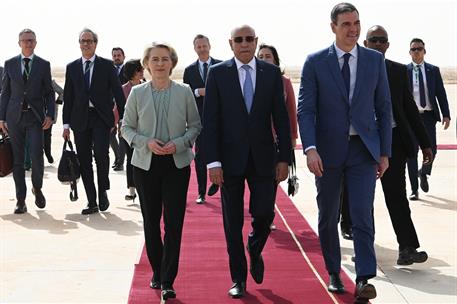 8/02/2024. El presidente del Gobierno viaja a Mauritania. La presidenta de la Comisi&#243;n Europea, Ursula von der Leyen, el presidente del Gobi...