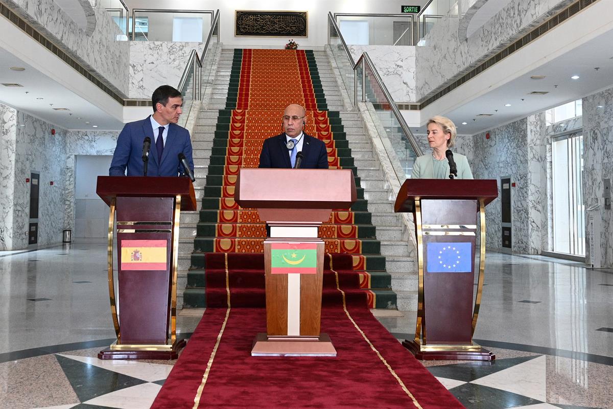 Pedro Sánchez, Mohamed Ould Ghazouuani y Ursula Von der Leyen