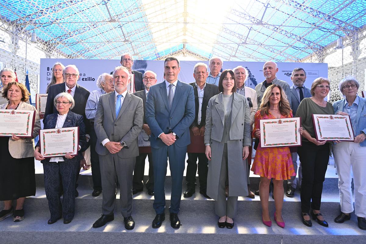 8/05/2024. Pedro Sánchez preside el acto institucional con motivo del Día de homenaje a las víctimas del exilio. Fotografía de familia del a...