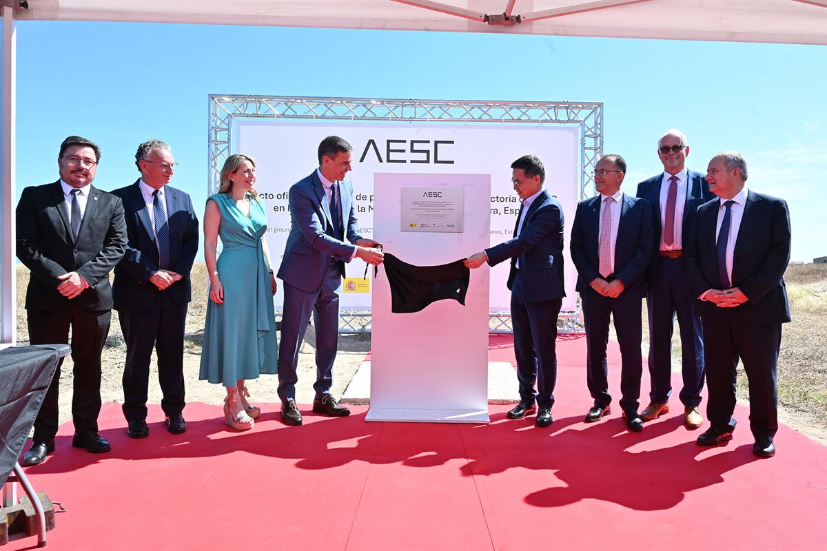 8/07/2024. Pedro Sánchez preside el acto de colocación de la primera piedra de la gigafactoría de AESC en Navalmoral de la Mata. El presiden...