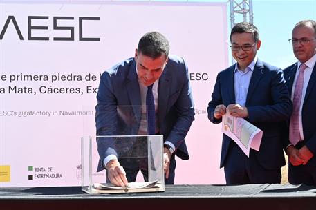 8/07/2024. Pedro Sánchez preside el acto de colocación de la primera piedra de la gigafactoría de AESC en Navalmoral de la Mata. El presiden...