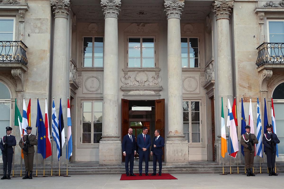 11/04/2024. Viaje Oficial de Pedro Sánchez a Polonia. El presidente del Consejo Europeo, Charles Michel, el presidente del Gobierno, Pedro S...