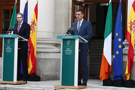 12/04/2024. Pedro S&#225;nchez viaja a Irlanda. El presidente del Gobierno, Pedro S&#225;nchez, y el primer ministro de la Rep&#250;blica de Irlanda, Simon...