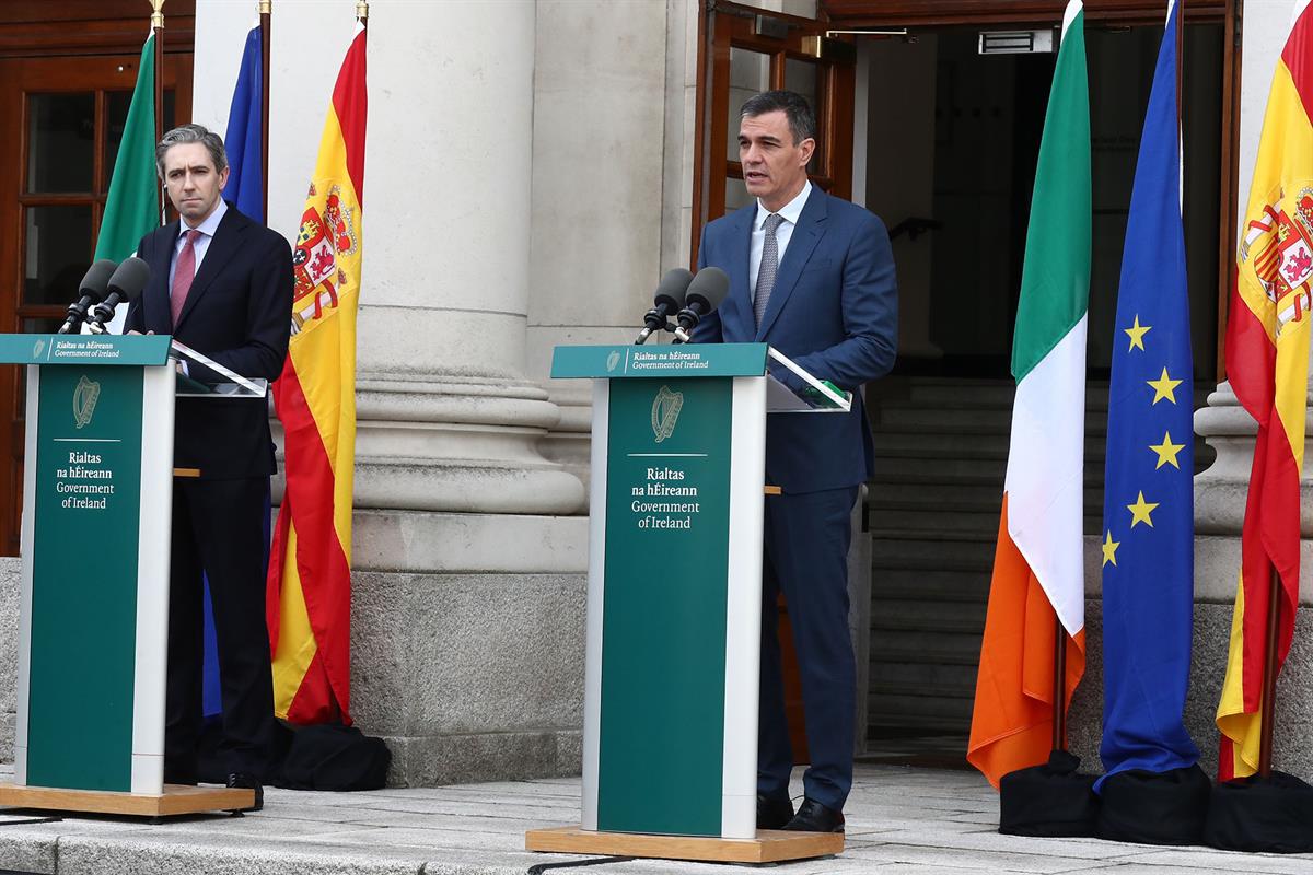 12/04/2024. Pedro Sánchez viaja a Irlanda. El presidente del Gobierno, Pedro Sánchez, y el primer ministro de la República de Irlanda, Simon...