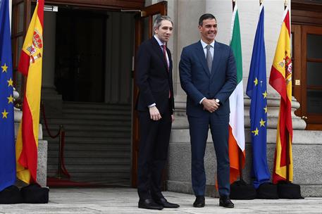 12/04/2024. Pedro Sánchez viaja a Irlanda. El presidente del Gobierno, Pedro Sánchez, junto al primer ministro de la República de Irlanda, S...