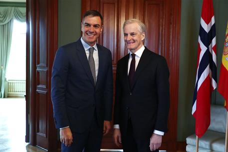 12/04/2024. Pedro Sánchez viaja a Noruega. El presidente del Gobierno, Pedro Sánchez, junto al ministro del Reino de Noruega, Jonas Gahr Støre.