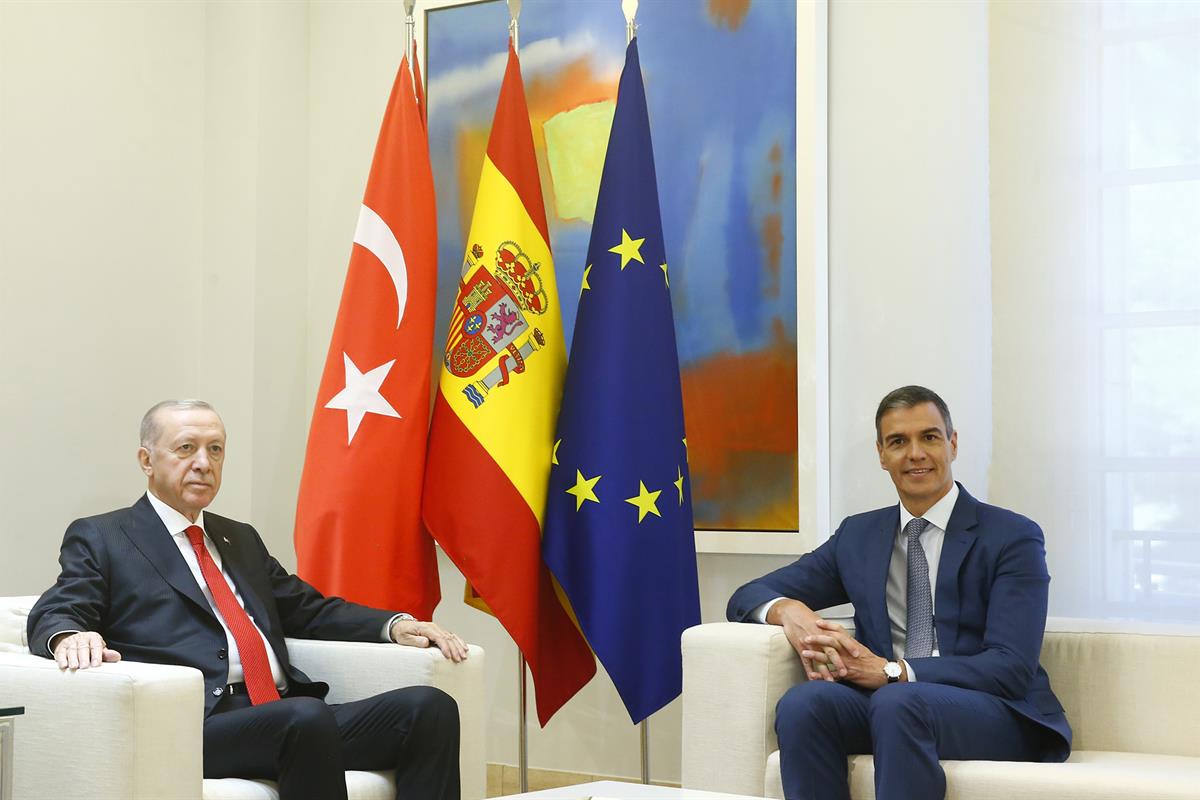 El presidente del Gobierno, Pedro Sánchez, junto al presidente de Turquía, Recep Tayyip Erdogan