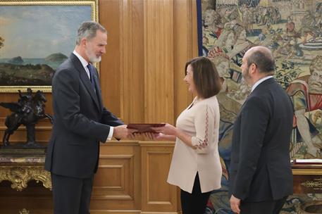 15/02/2024. Sánchez asiste a la sanción de la reforma del artículo 49 de la Constitución. La presidenta del Congreso de los Diputados, Franc...