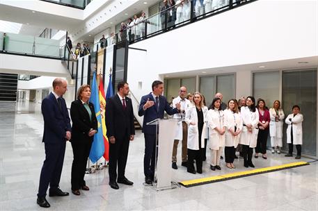 15/04/2024. Pedro Sánchez visita el Hospital Universitario Central de Asturias. El presidente del Gobierno, Pedro Sánchez, durante su interv...