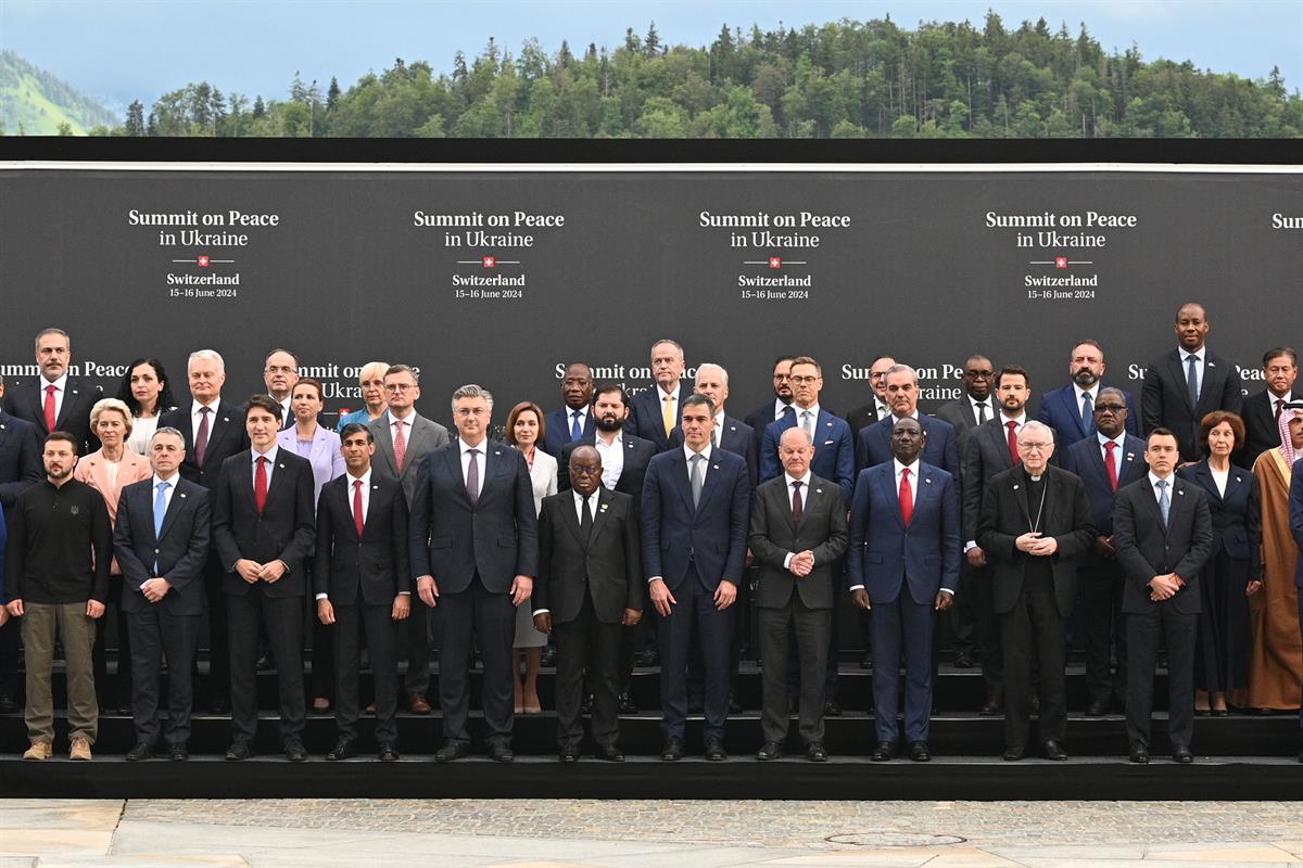15/06/2024. Pedro Sánchez asiste a la Cumbre sobre la Paz en Ucrania. Foto de familia de la Cumbre sobre la Paz en Ucrania.