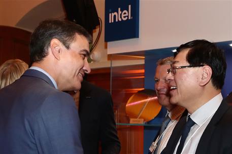 16/01/2024. Sánchez con ejecutivos de Intel en la 54ª Reunión Anual del Foro Económico Mundial. El presidente del Gobierno, Pedro Sánchez, c...