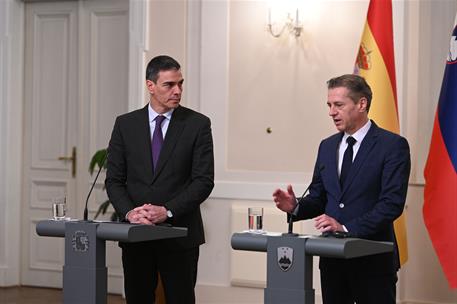 16/04/2024. Pedro S&#225;nchez viaja a Eslovenia. El primer ministro de Eslovenia, Robert Golob, durante su comparecencia conjunta con el preside...