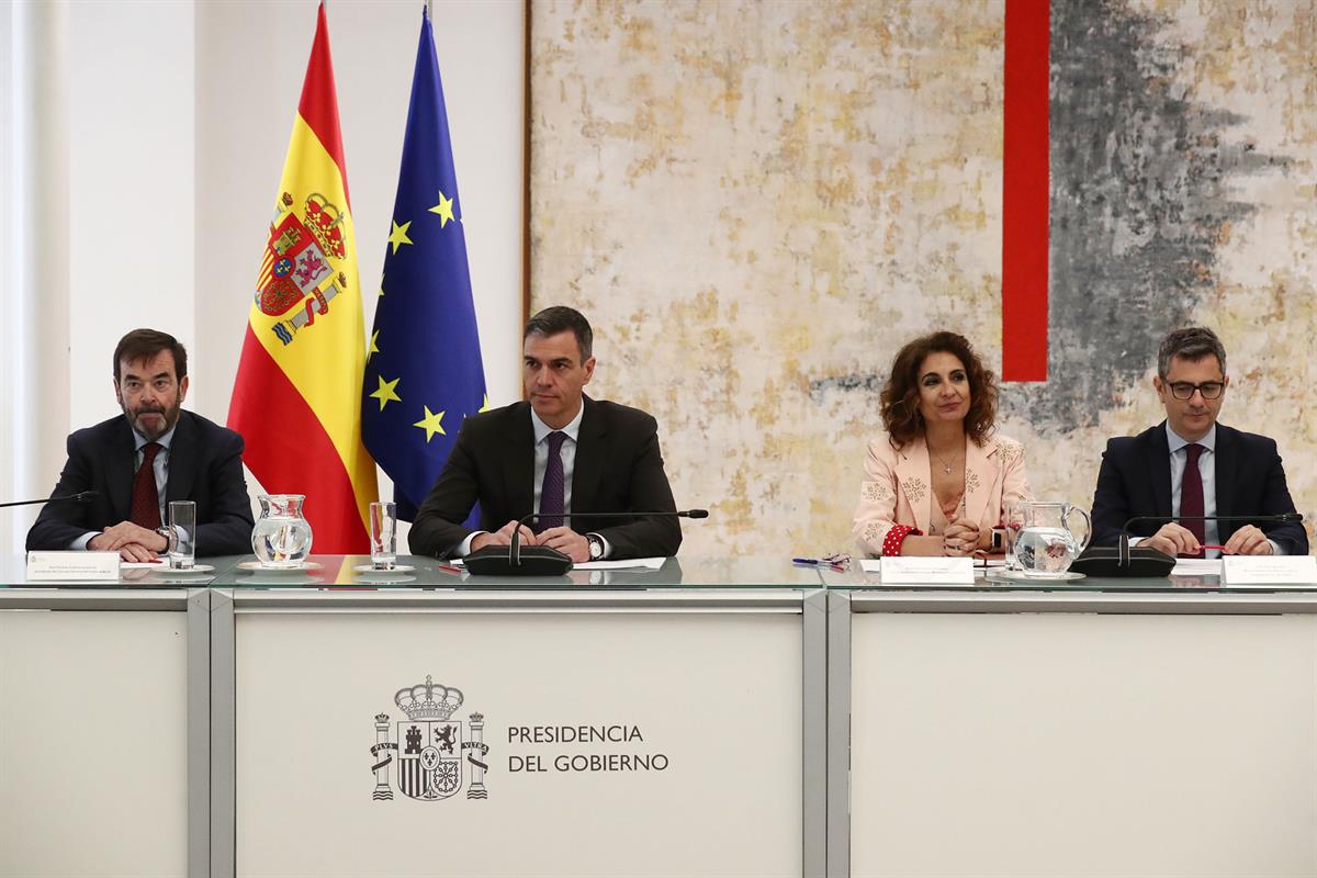 Imagen del artículo El presidente del Gobierno señala la renovación del Pacto de Estado contra la Violencia de Género como una prioridad absoluta en el corto plazo