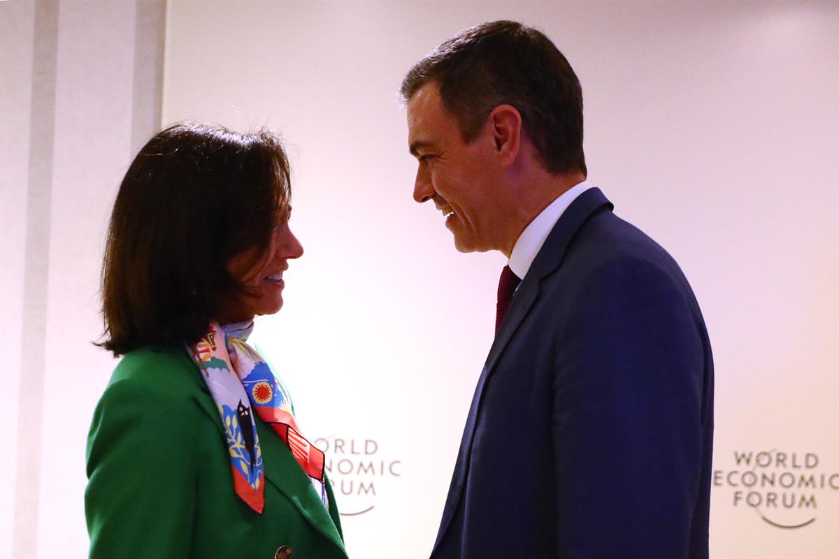17/01/2024. Sánchez participa en la 54ª reunión anual del Foro Económico Mundial, en Davos (Suiza). El presidente del Gobierno, Pedro Sánche...